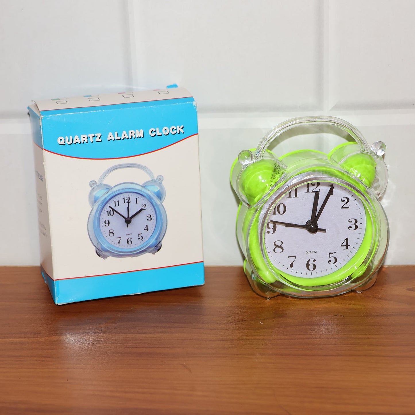 Classic Quartz Alarm Clock (1 Pc)