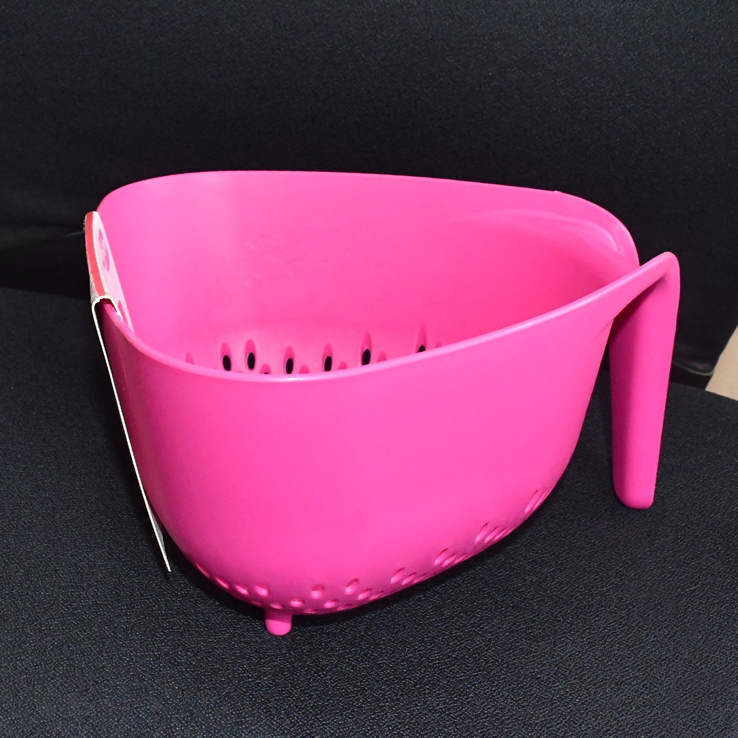Supermom Plastic Premium Multipurpose Triangular Kitchen Colander (1 Pc)