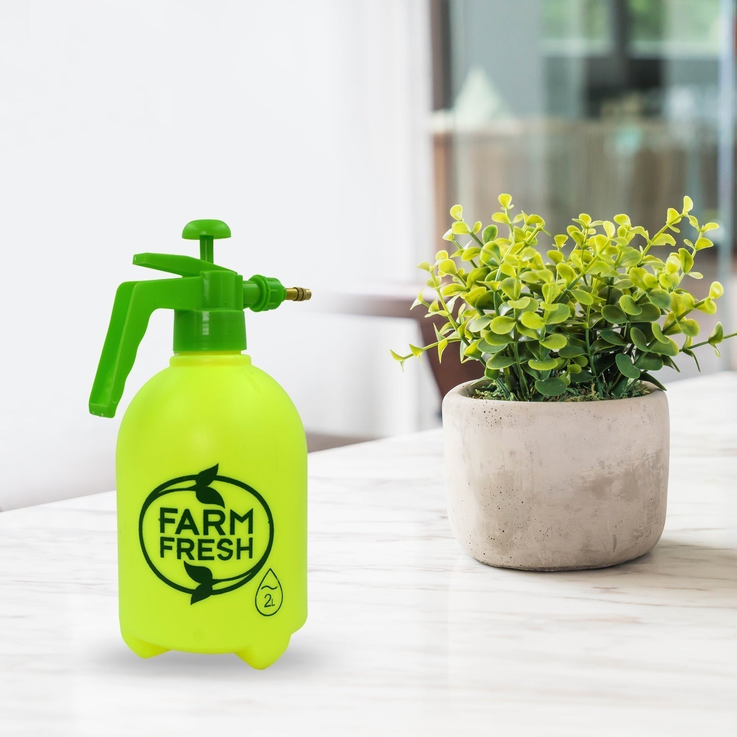 2 L FF Garden Sprayer used in all kinds of garden and park for sprinkling and showering purposes.