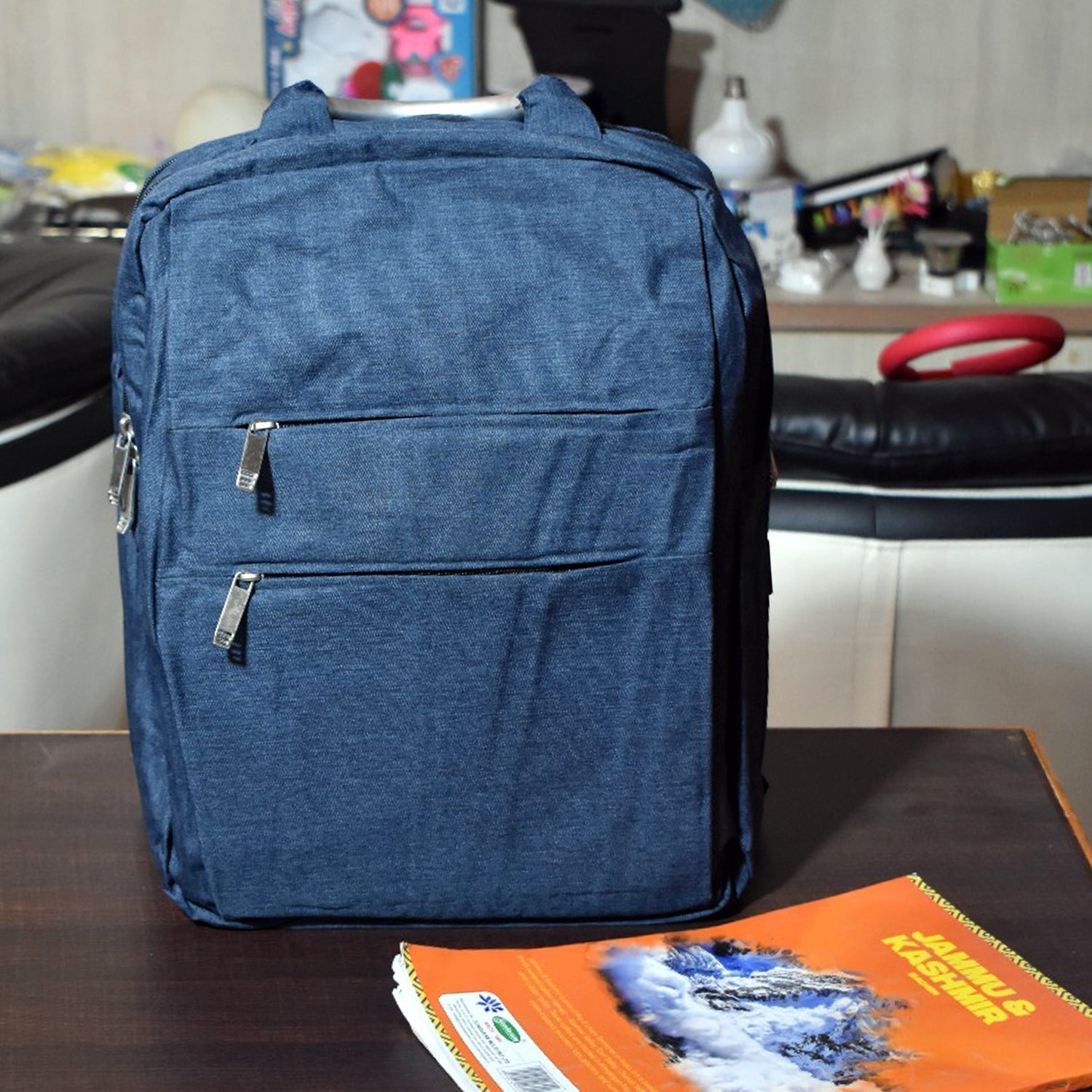 USB Point Laptop Bag used widely in all kinds of official purposes as a laptop holder and cover and make's the laptop safe and secure.