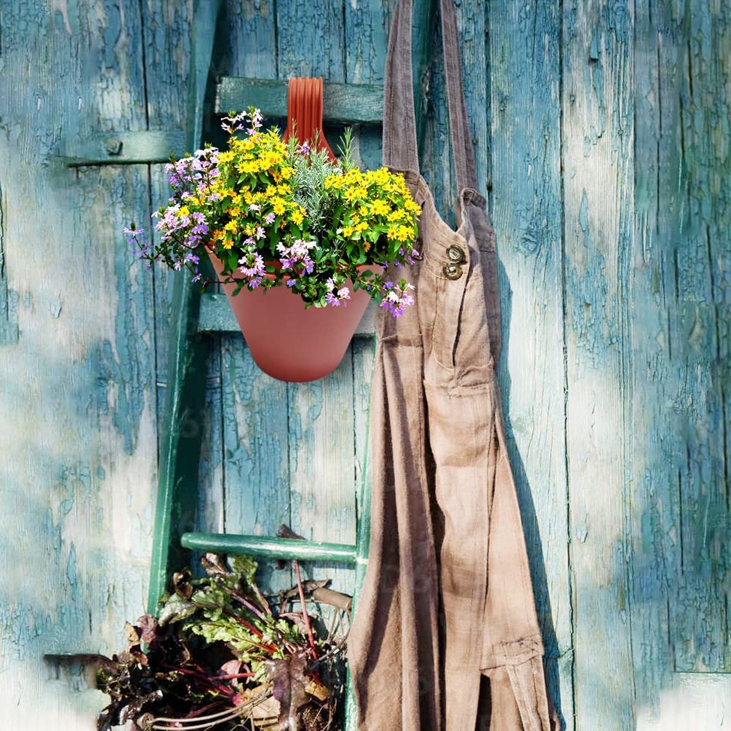 Hanging Planter Pot used for storing and holding plants and flowers in it and this is widely used in in all kinds of gardening and household places etc.