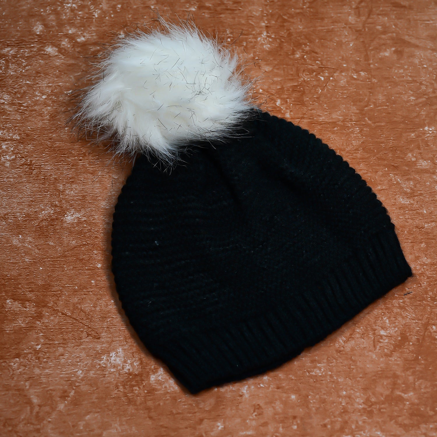 Men's and Women's Skull Slouchy Winter Woolen Knitted Black Inside Fur Beanie Cap.