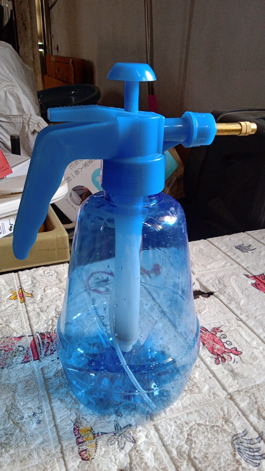 Garden Pressure Sprayer Bottle 1.5 Liter Manual Sprayer